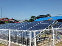 野立て太陽光発電のフェンス設置